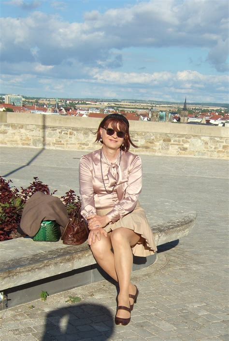 Upskirt mature .